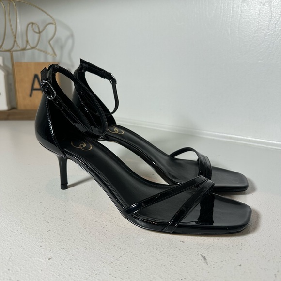 **SOLD**Sam Edelman Black Patent Ankle Strap Heels Women’s 8.5 Minimal Chic - Picture 4 of 9
